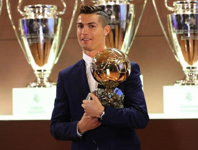 险胜首场状态出色，巴塞罗那观众沸腾！，C罗重返赛场赢得满堂喝彩-九游体育