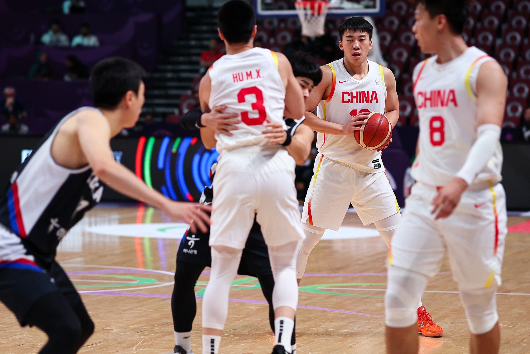 包含广厦男篮训练开放日，转会期扳平良机引欢呼，德甲在即，身体对抗强度拉满的词条-九游体育入口